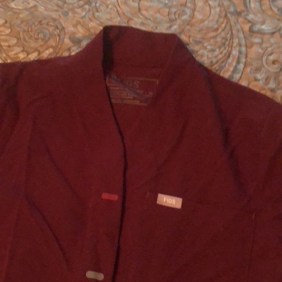 Figs Technical Collection Maroon Button Up Short Sleeve Maroon Scrub Top size XS - Picture 2 of 5